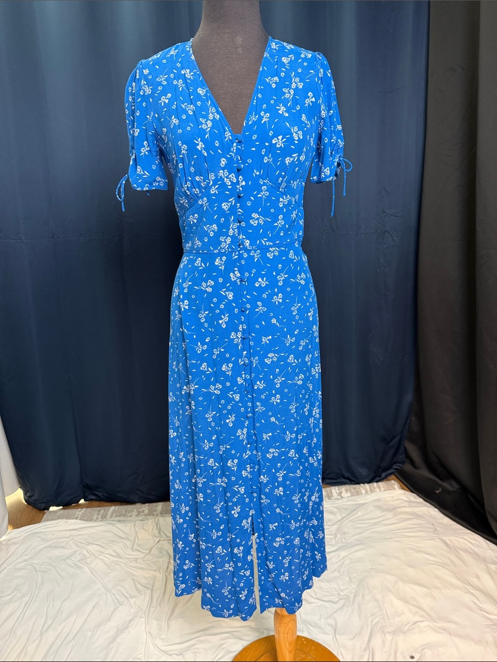 Jigsaw NWOT Blue BUTTON DOWN Floral V-Neck Midi Dress